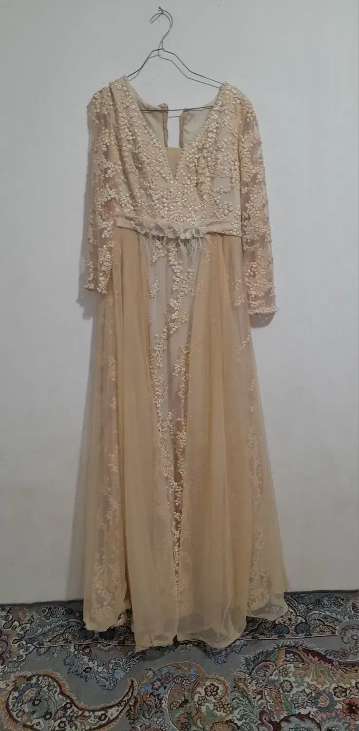 لباس مجلسی|لباس|کنگاور, |دیوار