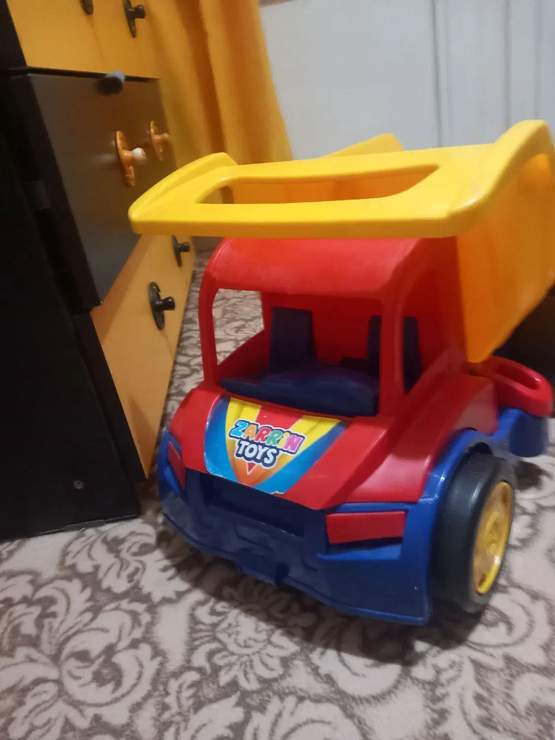 کامیون اسباب بازی بزرگ|اسباب‌‌بازی|رشت, پل تالشان|دیوار