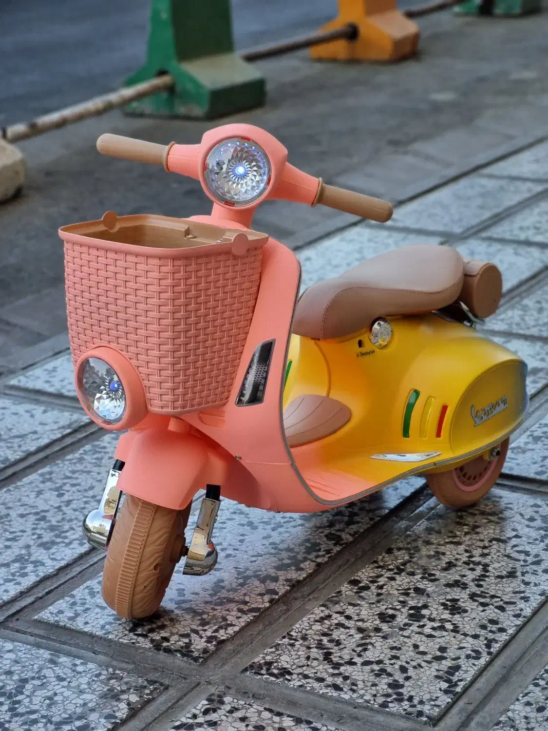 موتور شارژی وسپا گوگولی با کنترل|اسباببازی|تهران, شهرک صدرا|دیوار