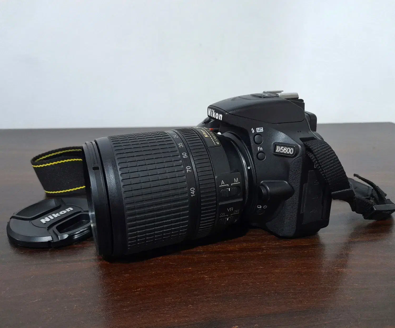 Nikon D5600 + لنز 18-140mm کم‌کارکرد و تمیز|دوربین عکاسی و فیلم‌برداری|نوشهر, |دیوار