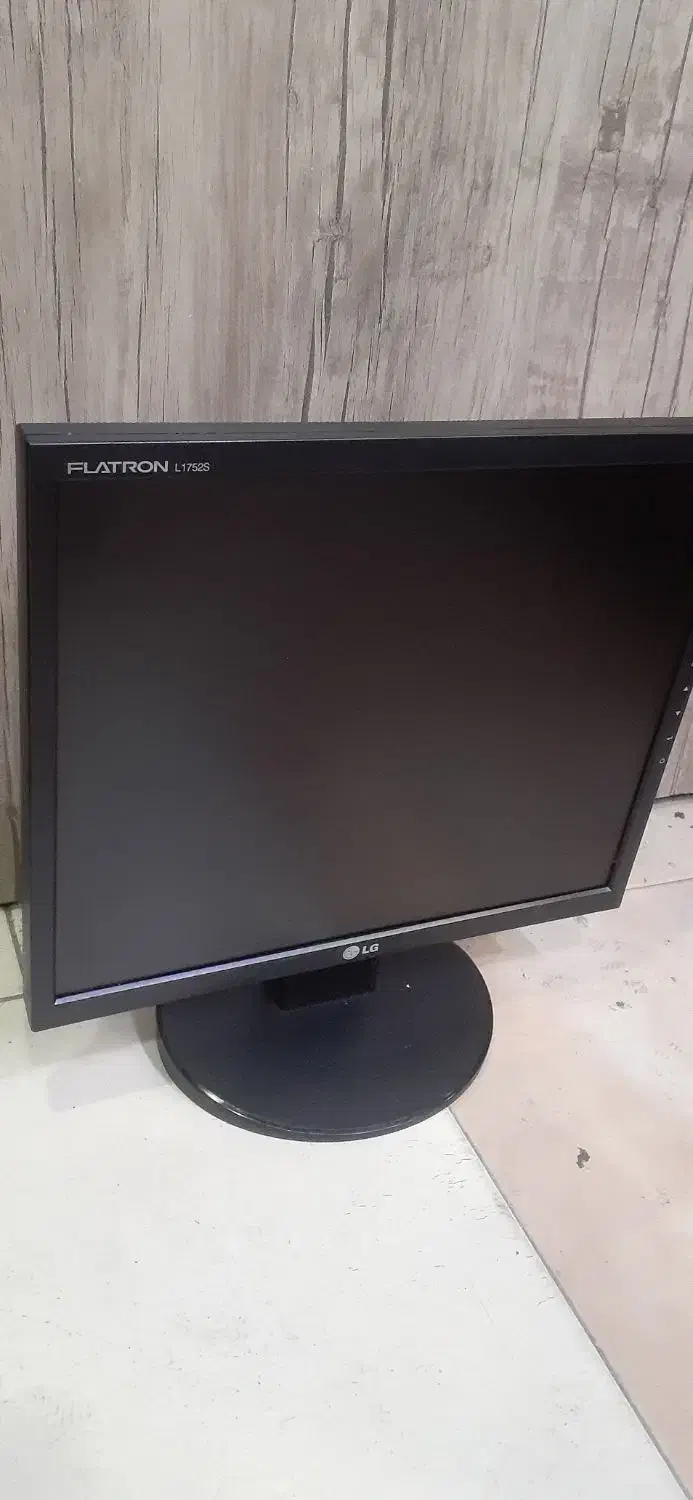 تعداد مانیتور LG 17 در حدنو|قطعات و لوازم جانبی رایانه|محمدشهر, محمدشهر|دیوار