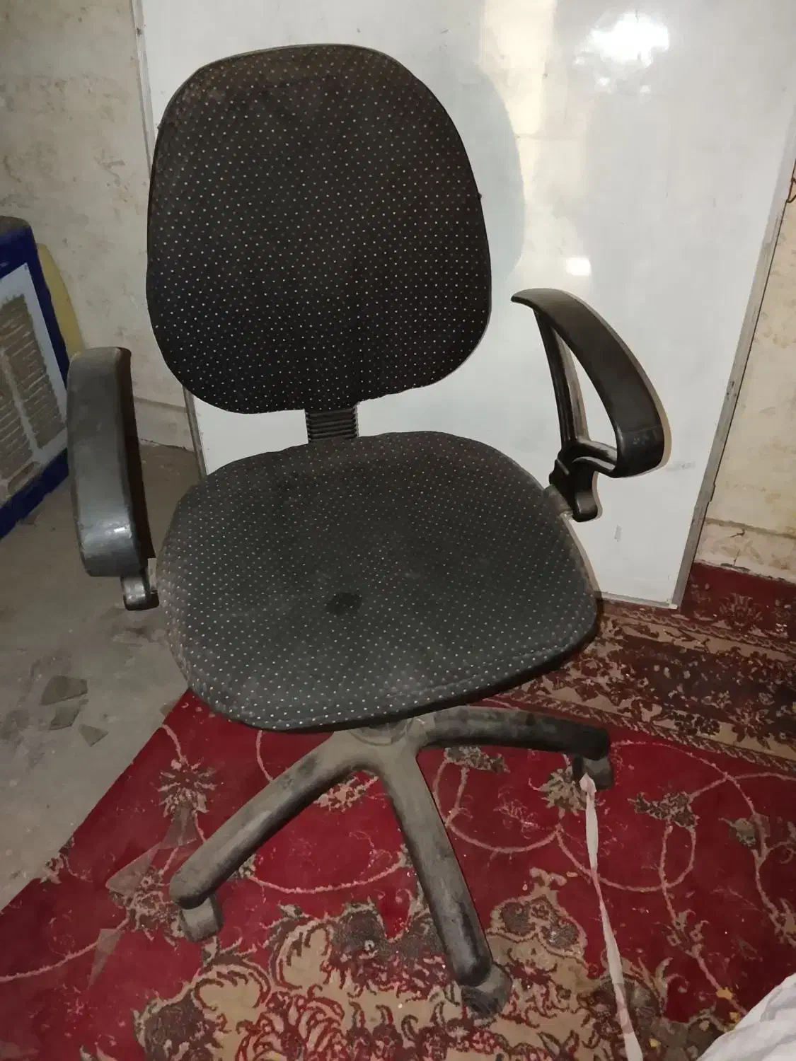 تعدادی صندلی سالم|صندلی و نیمکت|ورامین, شهرک مدرس|دیوار