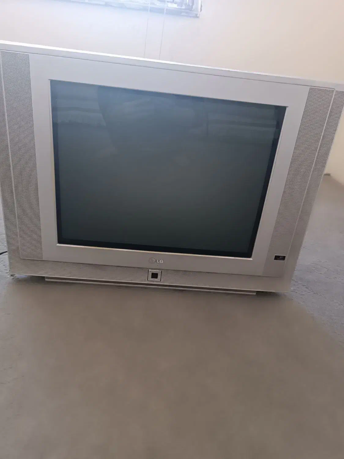 تلویزیون|تلویزیون و پروژکتور|نی‌ریز, |دیوار