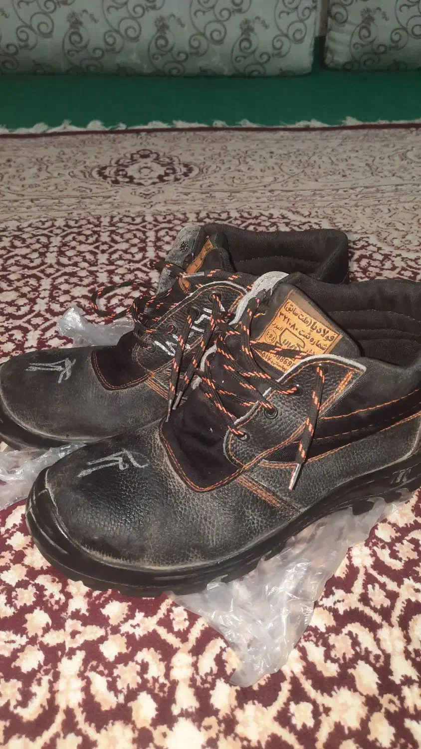 کفش نیم بوت کار|کیف، کفش، کمربند|قصرشیرین, |دیوار