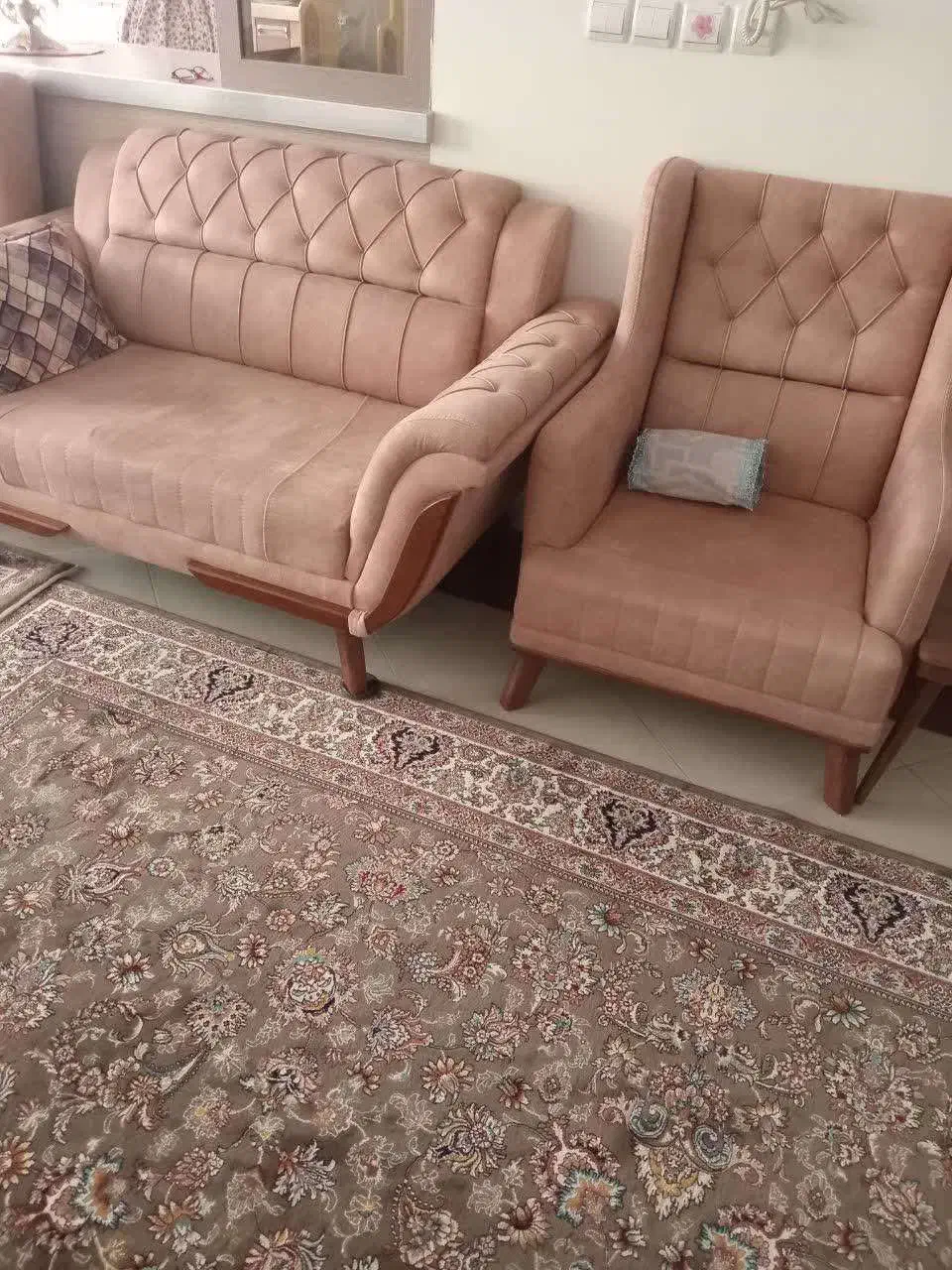 دو تخته فرش ۹ متری در حد نو و دو دست مبلمان ۷ نفره|فرش|بروجرد, |دیوار