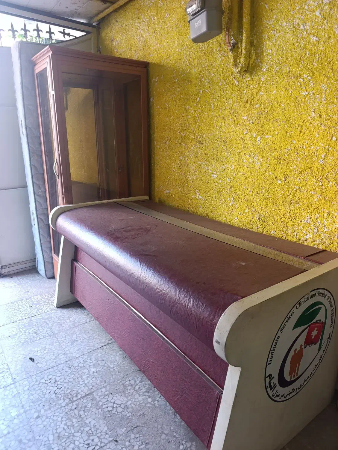 فروش میز کار و ویترین و تشک تک نفره|فروشگاه و مغازه|لنگرود, |دیوار