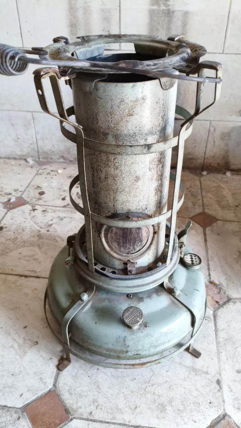 چراغ نفتی|کلکسیون اشیاء عتیقه|زنجان, |دیوار