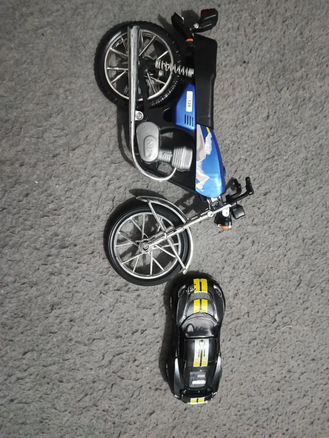 دو عدد اسباب بازی سالم هستن|اسباب‌بازی بچه|دورود, |دیوار