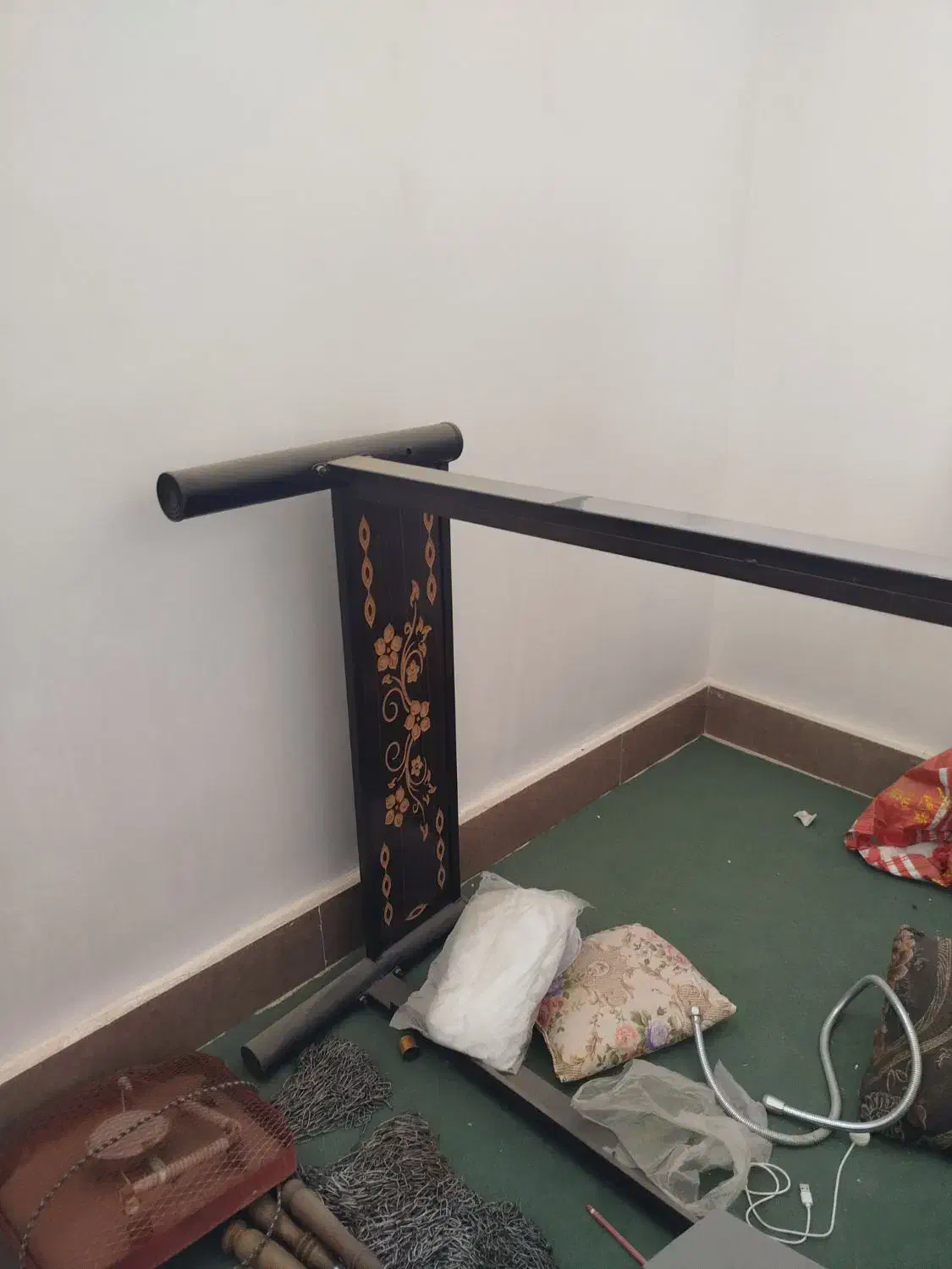 تختخواب یکنفره فلزی|تخت و سرویس خواب|شاهینشهر, گزبرخوار|دیوار