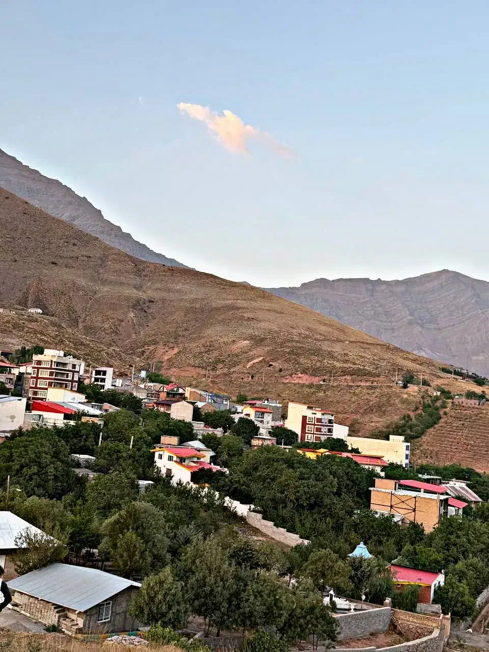 ۸۰۰ متر باغچه و بنا راحت‌آباد / سند تک برگ|فروش زمین و ملک کلنگی|لواسان, |دیوار