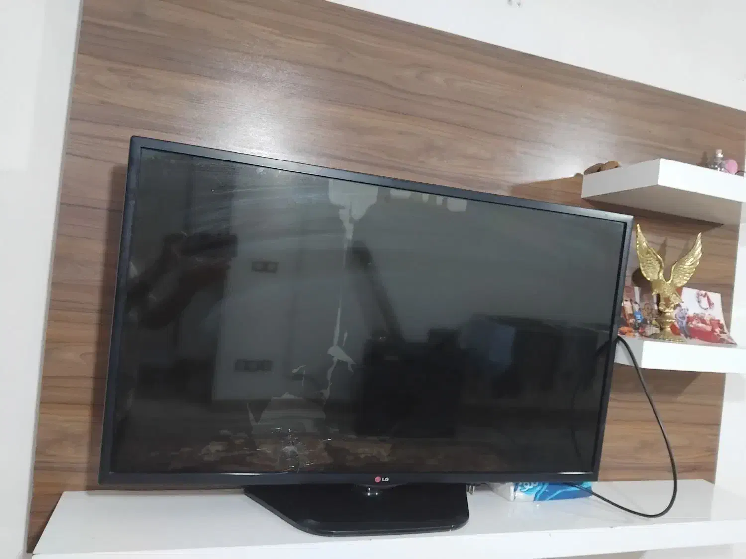 تلویزیون ۴۲ اینچ ال‌جی|تلویزیون و پروژکتور|همدان, |دیوار