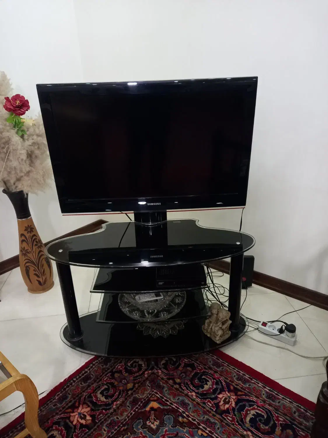 تلوزیون و زیر تلوزیون|تلویزیون و پروژکتور|اراک, |دیوار