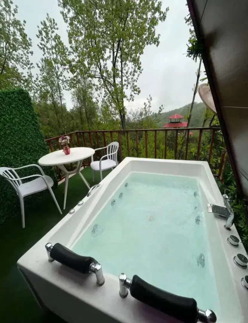 اجاره کلبه سویسی وان جکوزی جنگلی vip|اجارهٔ کوتاه‌مدت ویلا و باغ|نشتارود, |دیوار