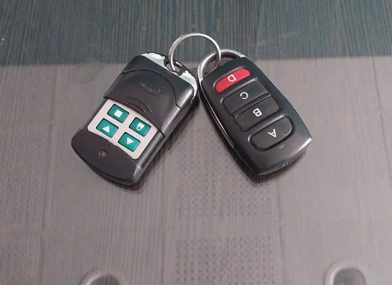 ریموت گمشده|اشیا|نیشابور, مسکن مهر نور|دیوار