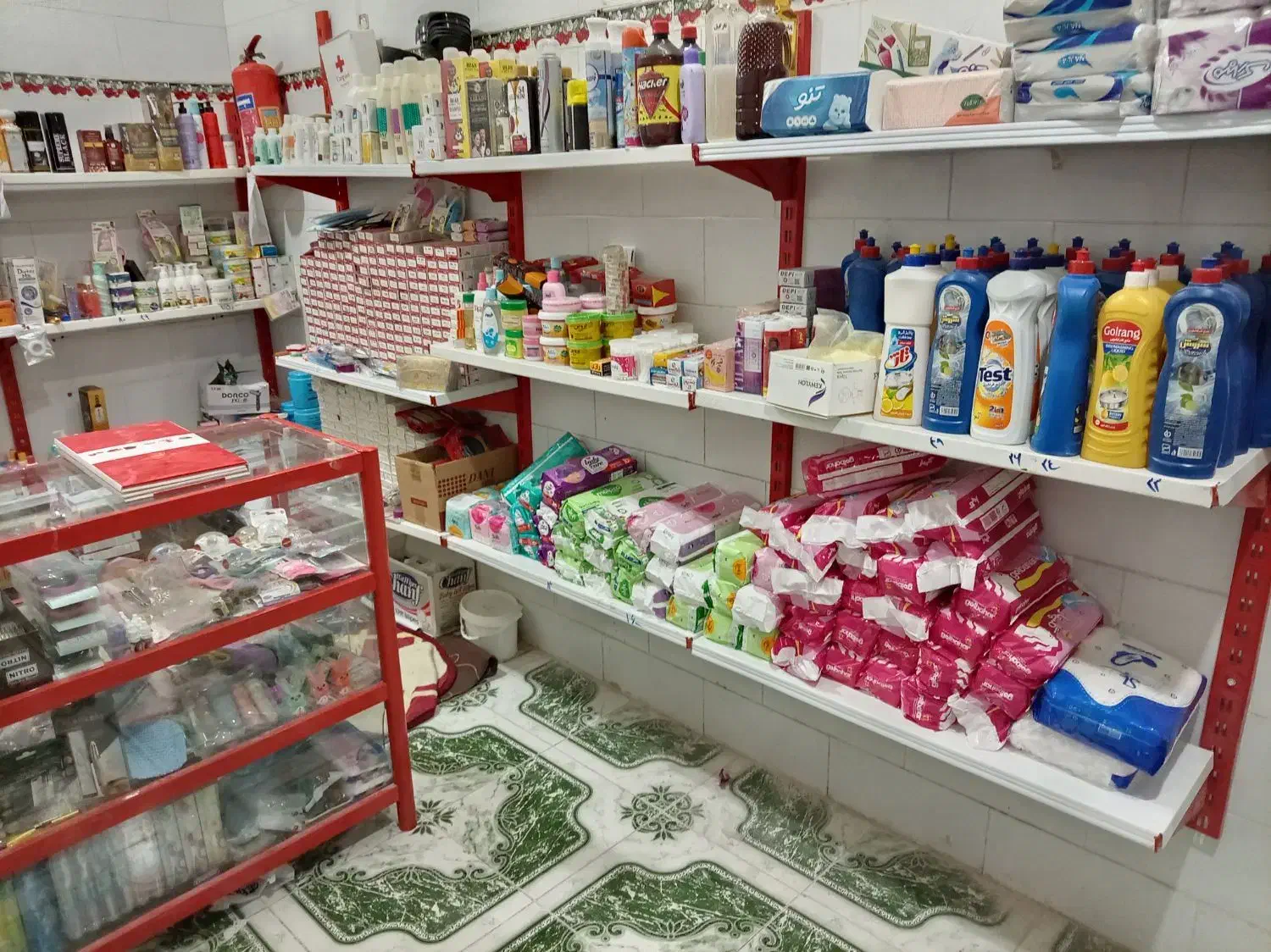 واگذاری اجناس و دکوراسیون|اجارهٔ مغازه و غرفه|برازجان, |دیوار