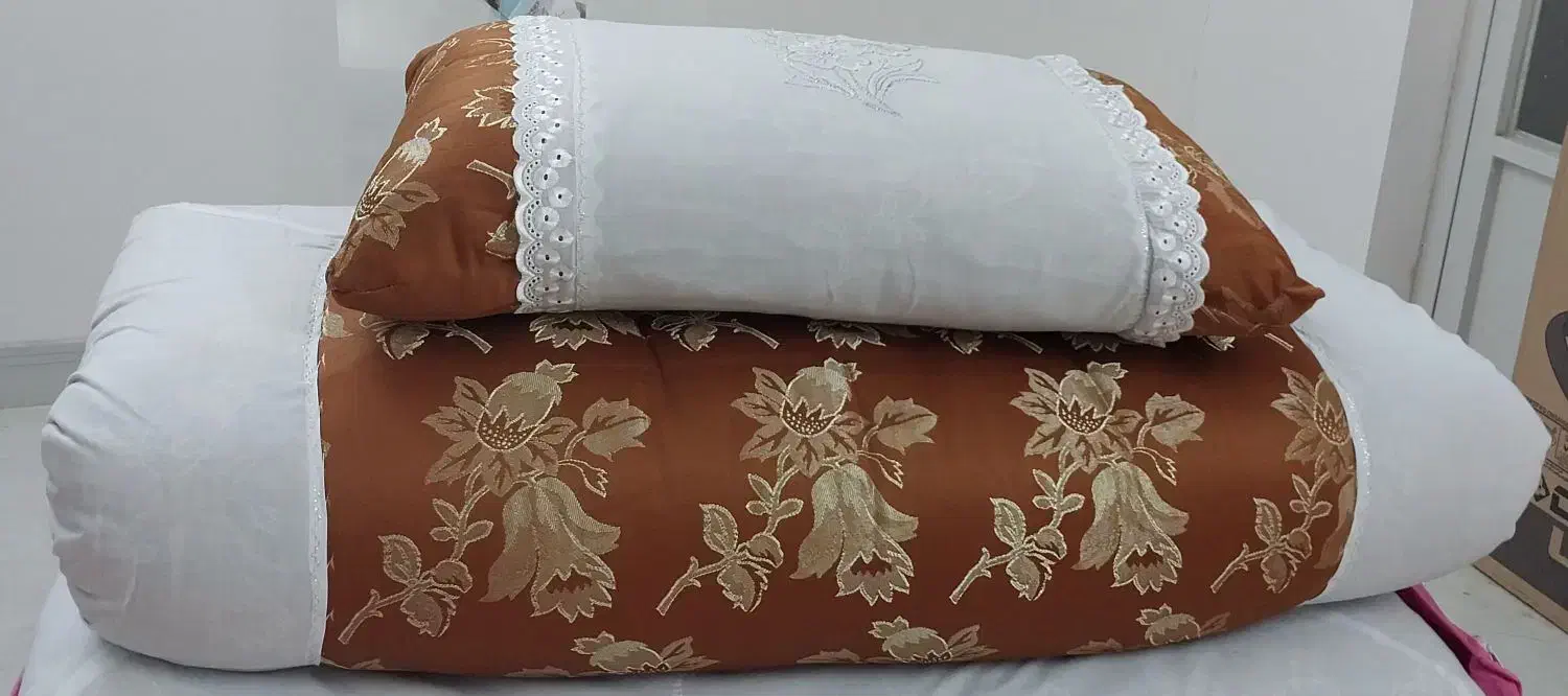 تشک یکنفره پنبه همراه بالشت کاملا نو|رختخواب، بالش، پتو|یزد, |دیوار