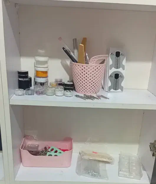 ناخن کار،لوازم ناخن|آرایشگاه و سالن‌های زیبایی|رشت, لاکانی|دیوار