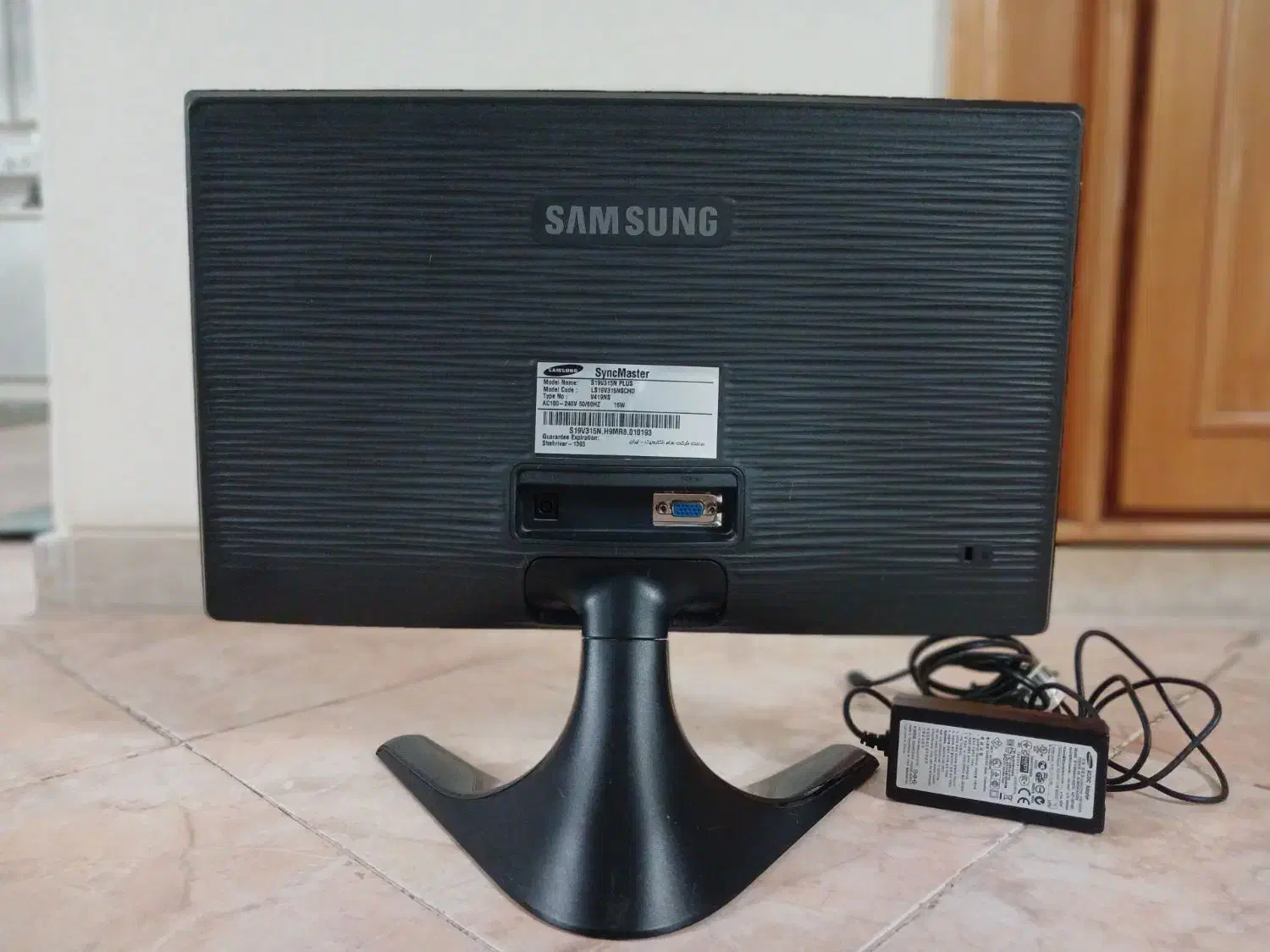 مونیتور 19 سامسونگ|قطعات و لوازم جانبی رایانه|اصفهان, نقش جهان|دیوار