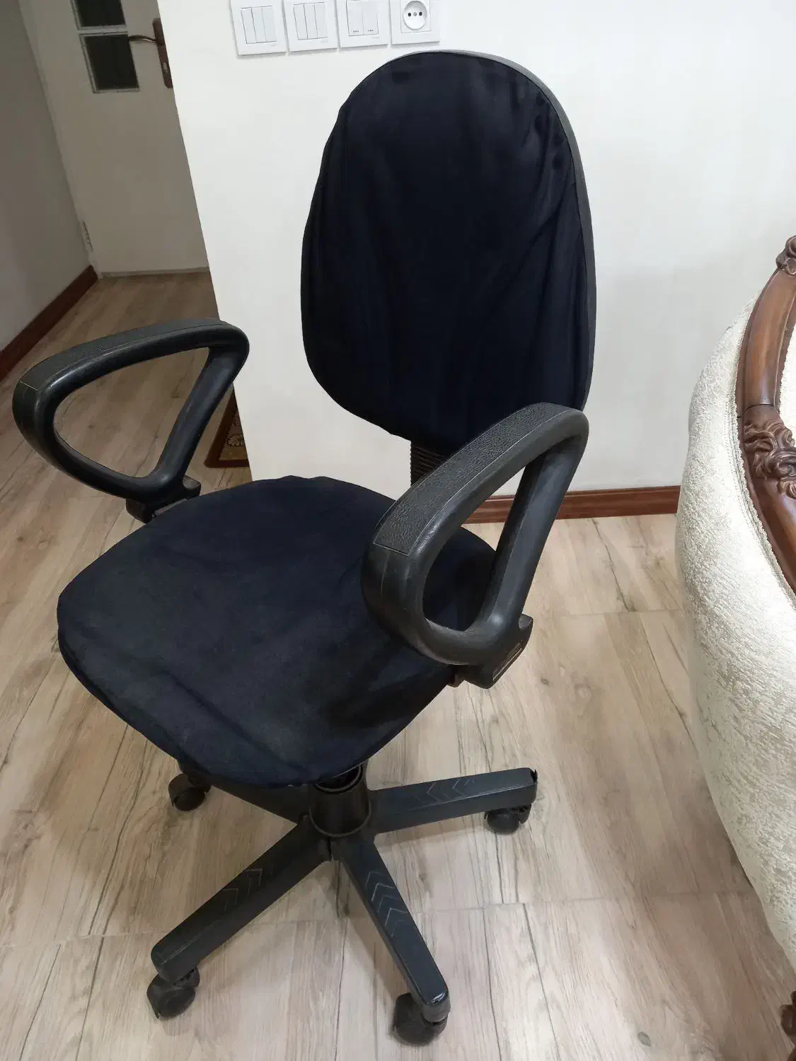 صندلی چرخدار  بدون جک وساده|دفتر کار|بندر انزلی, شیلات|دیوار