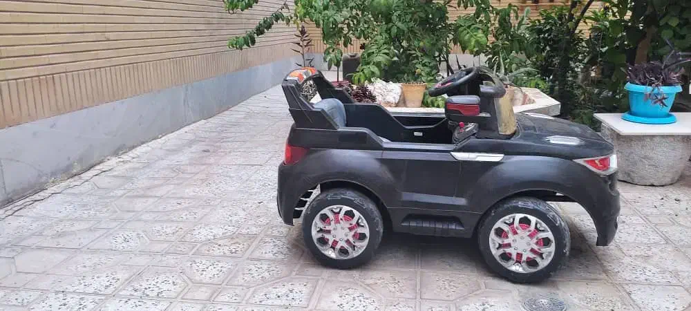 ماشین شارژی کارکرده|اسباب‌بازی بچه|شاهین‌شهر, شهرک میلاد|دیوار