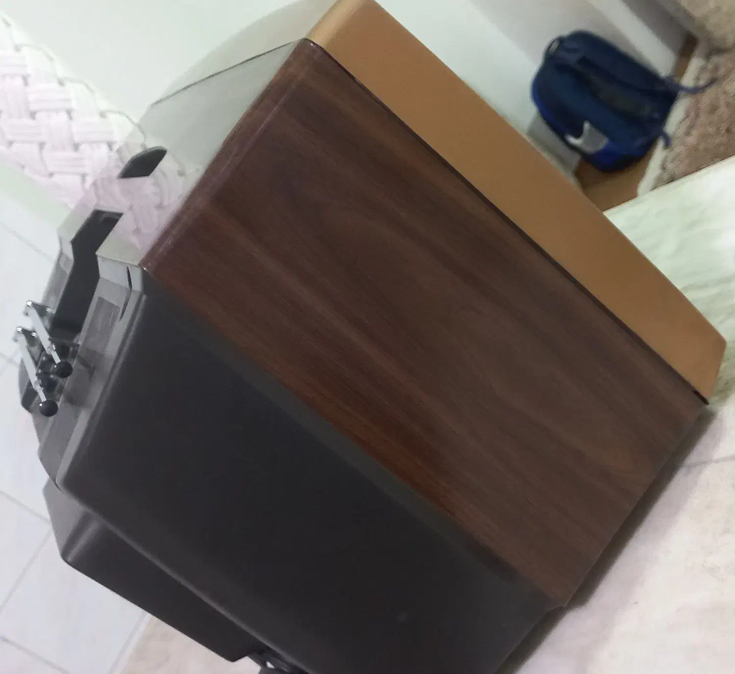 تی وی در حد نو  عتیقه تلوزیون کلکسیونی قدیمی|کلکسیون اشیاء عتیقه|سنندج, |دیوار