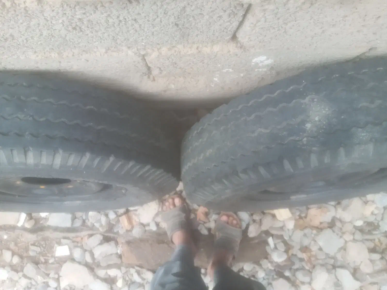 لاستیک جلوی نیسان|قطعات یدکی و لوازم جانبی|تاتار علیا, |دیوار