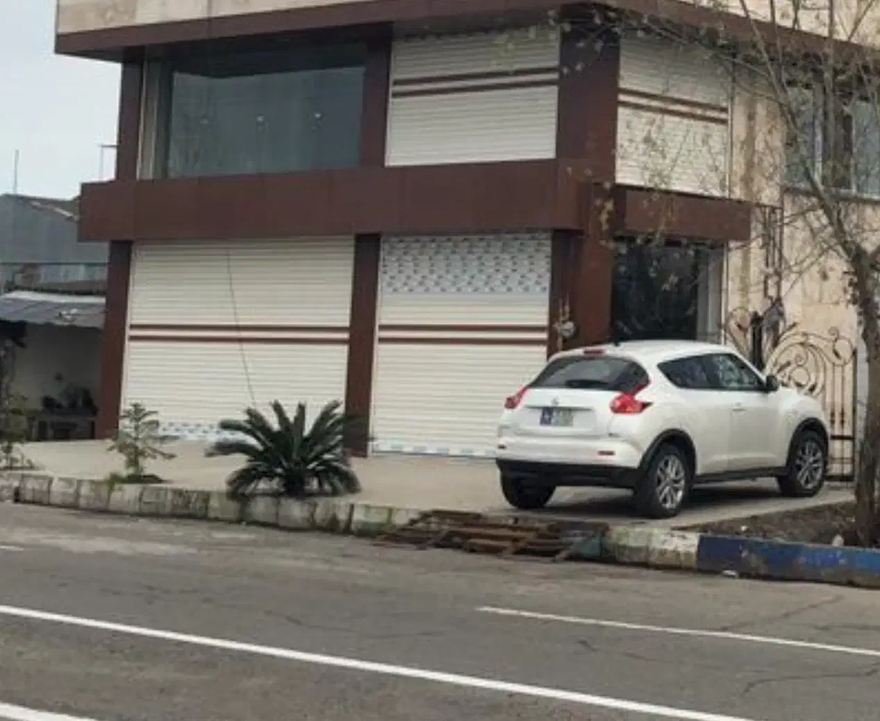 ملک تجاری ۱۰۵متری منطقه ازاد حسن رود جاده شهرک|اجارهٔ مغازه و غرفه|بندر انزلی, لیچارگی حسن رود|دیوار