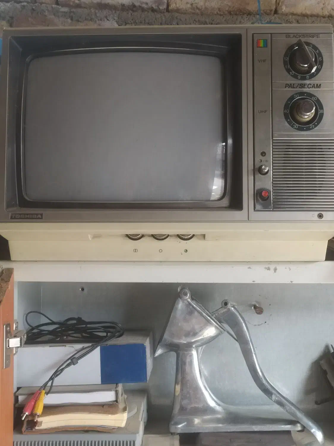 تی وی کلکسیونی|کلکسیون اشیاء عتیقه|کنگاور, |دیوار