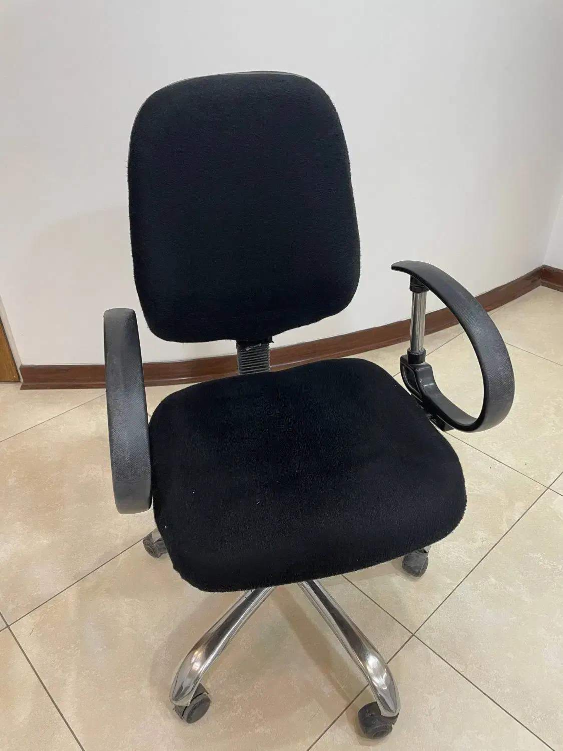 صندلی چرخ دار دارای جک تنظیم ارتفاع|صندلی و نیمکت|یزد, |دیوار