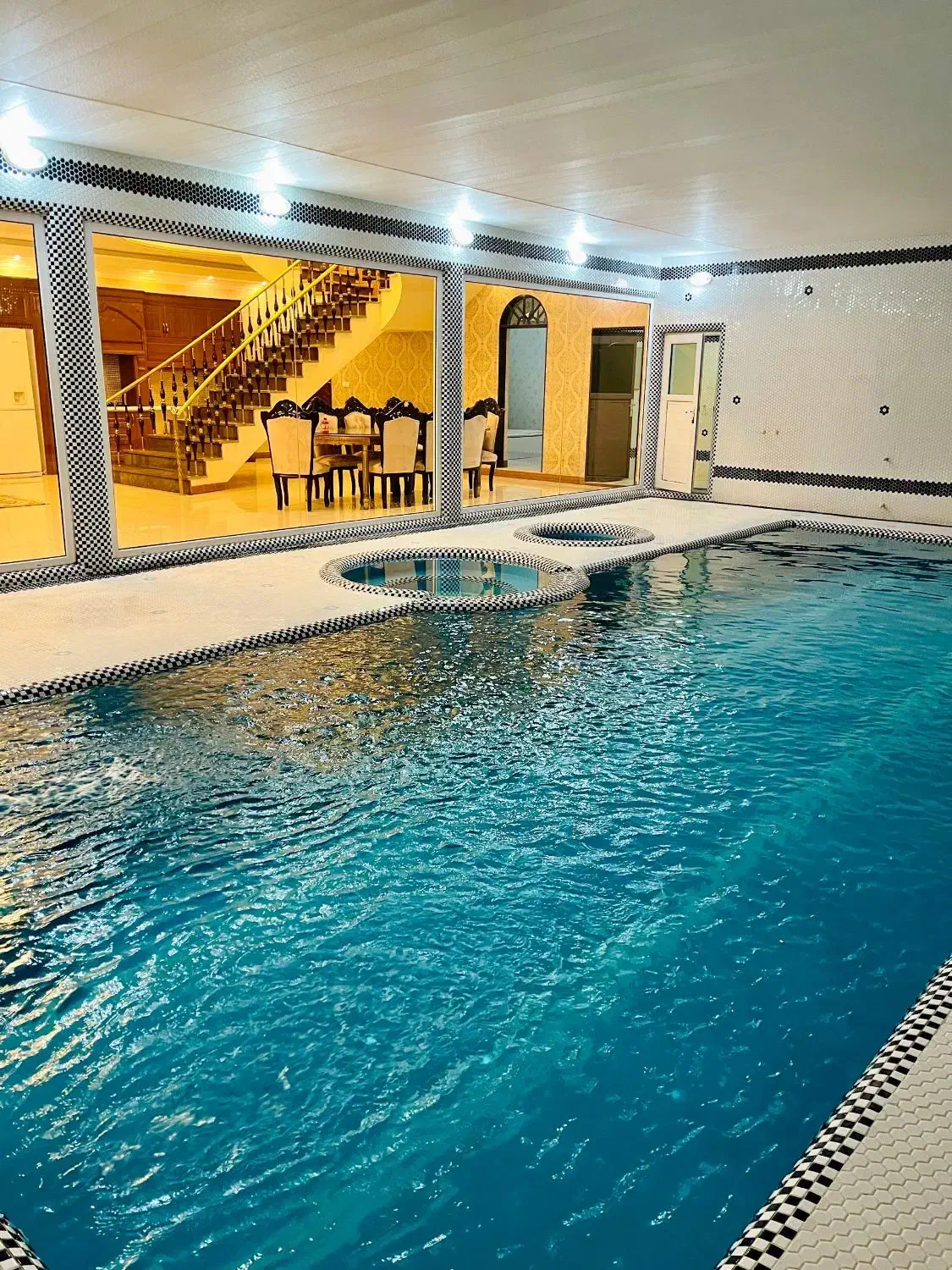 باغ ویلاسالن استخرداخل جکوزیدار کردان سهیلیه|اجارهٔ کوتاهمدت ویلا و باغ|کرج, شهرک رضوانیه|دیوار