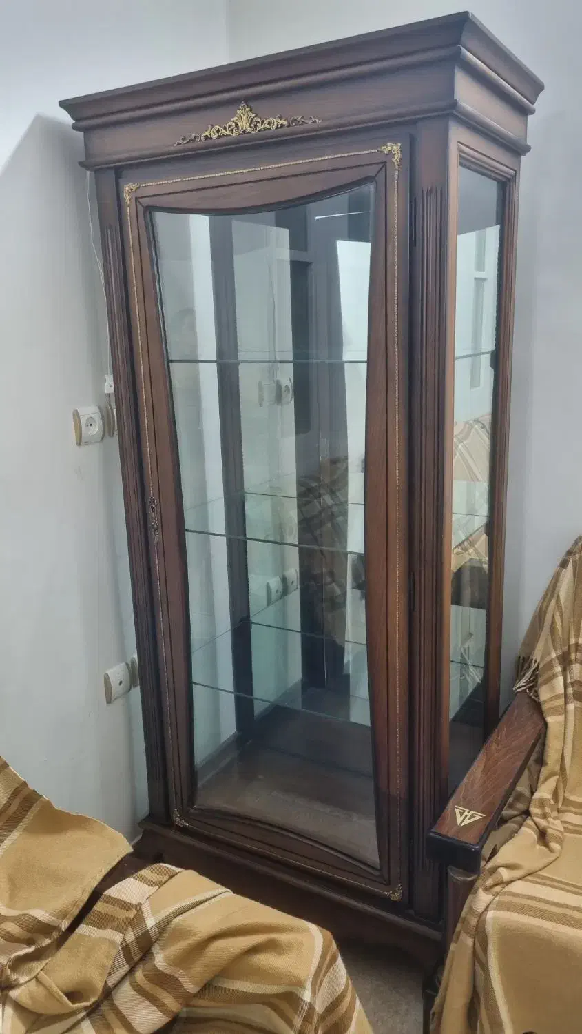 حراج بوفه شیک باچوب بسیارزیبا با قیمت استثنائی|بوفه، ویترین، کنسول|یزد, |دیوار