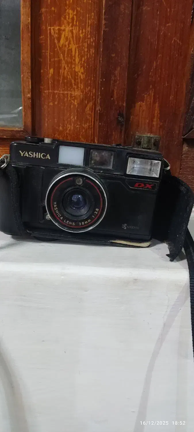 تعدادی تابلو قدیمی و آنتیک به همراه یک عدد دوربین|کلکسیون اشیاء عتیقه|رودسر, |دیوار