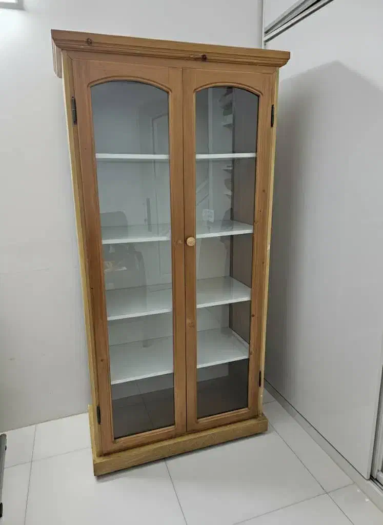 کتابخانه چوبی شیشهدار (کاملاً سالم و تمیز)|کتابخانه، شلف، قفسههای دیواری|مشهد, نیروی هوایی|دیوار