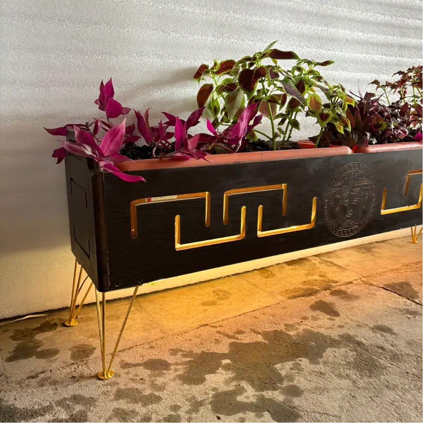 فلاور باکس چوبی/باکس گل چراغدار|گل و گیاه طبیعی|تهران, آذری|دیوار