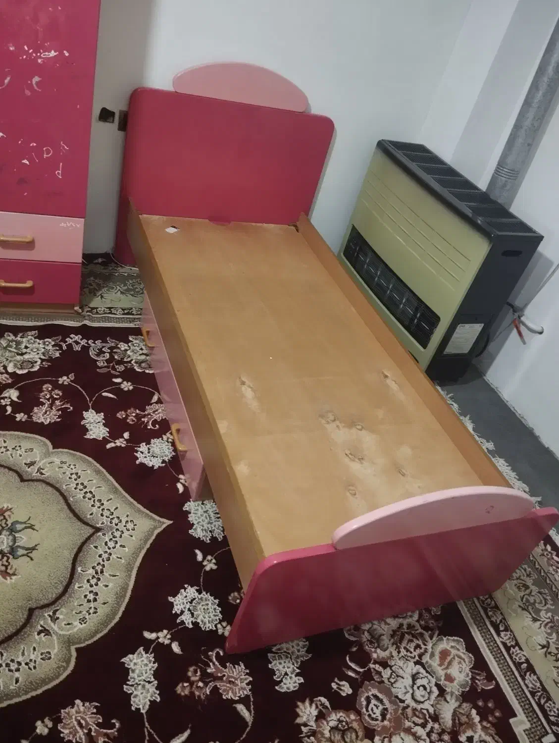 تخت و کمد و میز کامپیوتر|اسباب و اثاث بچه|گرگان, |دیوار