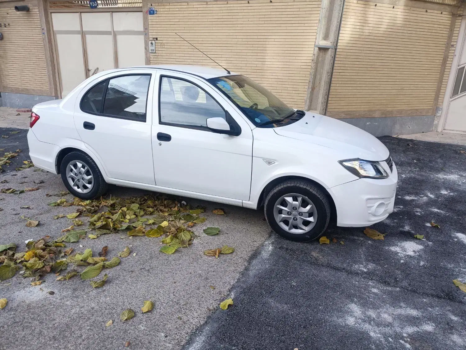 سایینا مدل1400بدون رنگ کم کار|خودرو سواری و وانت|اصفهان, برازنده|دیوار