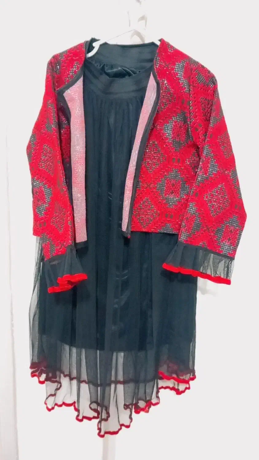 کت و دامن|لباس|دورود, |دیوار