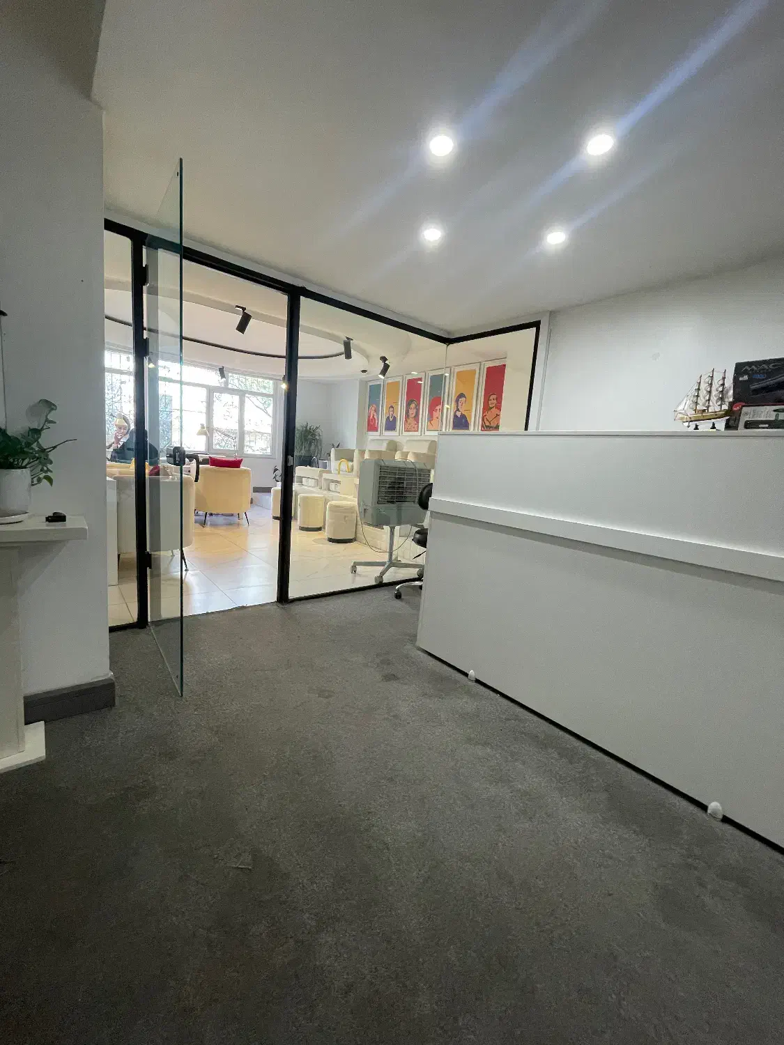 اجاره تخت در سالن زیبایی|اجارهٔ دفتر کار، اتاق اداری، مطب|تهران, قیطریه|دیوار