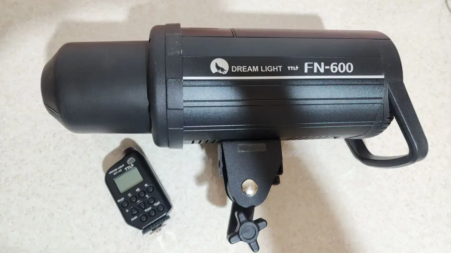 فلاش پرتابل دریم لایت ۶۰۰ ژول|دوربین عکاسی و فیلم‌برداری|یزد, |دیوار