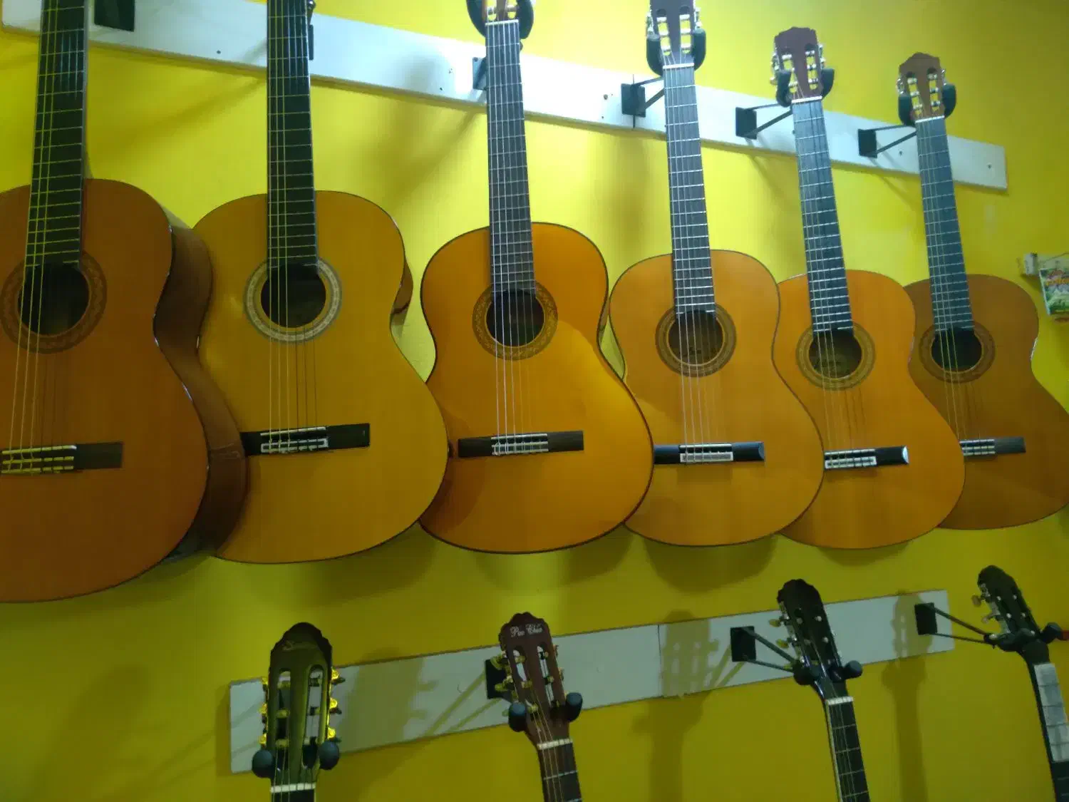 گیتار یاماها اریا c70اسینسبا کیس و دفتر نت پیک|گیتار، بیس، امپلیفایر|رشت, معلم|دیوار