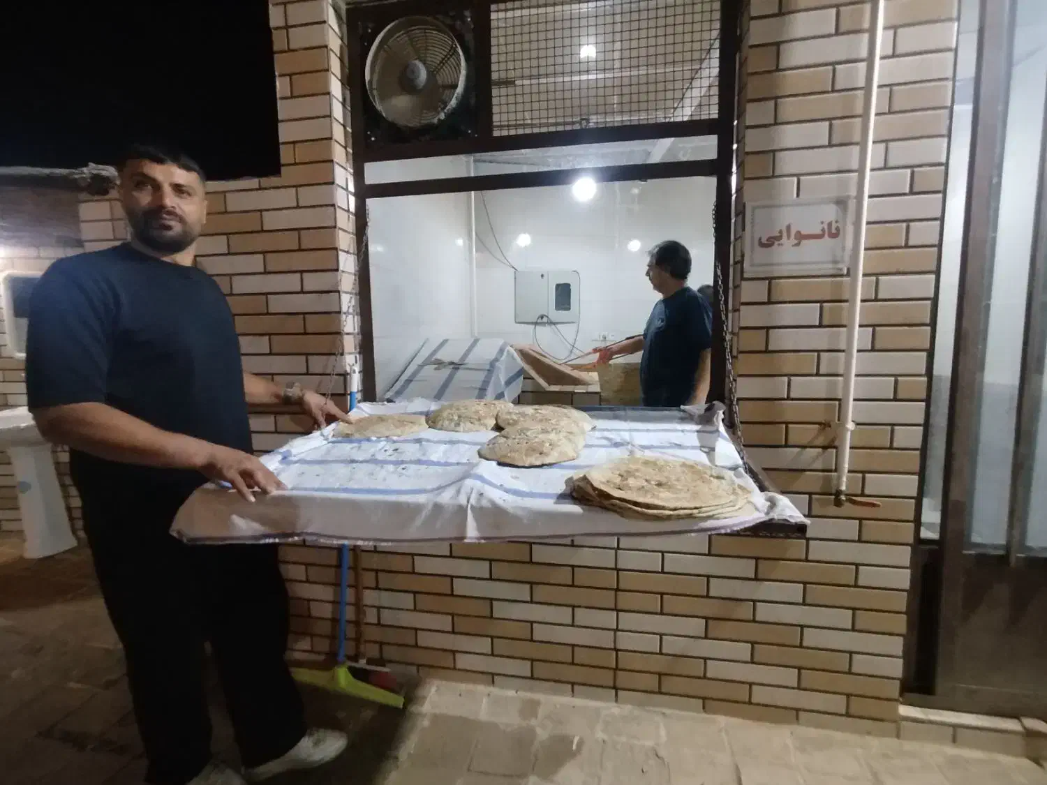 نیازمند به آشپز و کمک آشبز خانم|استخدام خدمات فروشگاه و رستوران|شوشتر, |دیوار