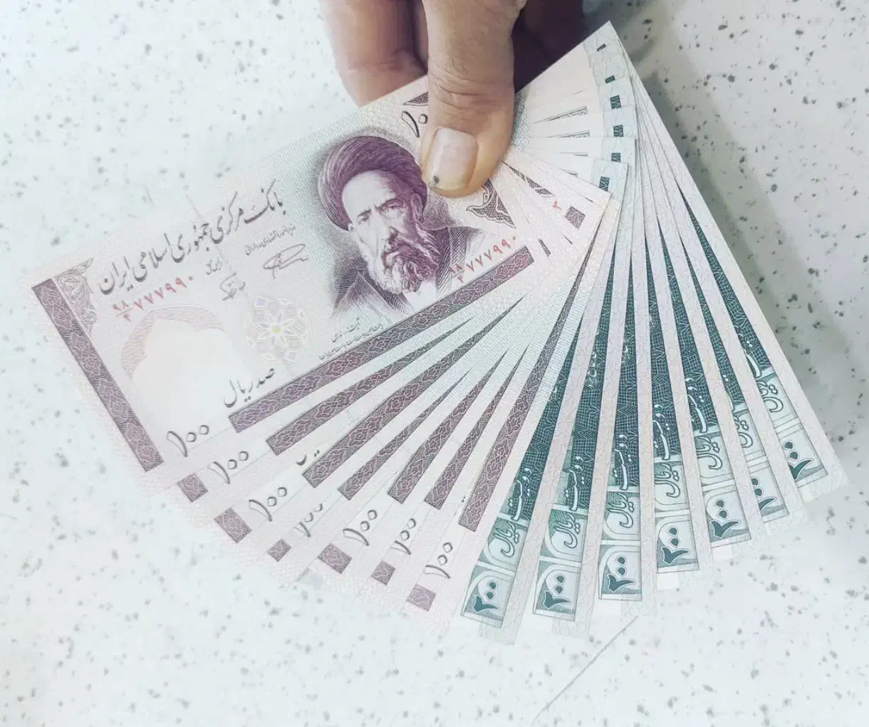 اسکناس قدیمی|کلکسیون سکه، تمبر، اسکناس|اهواز, کمپلو جنوبی|دیوار