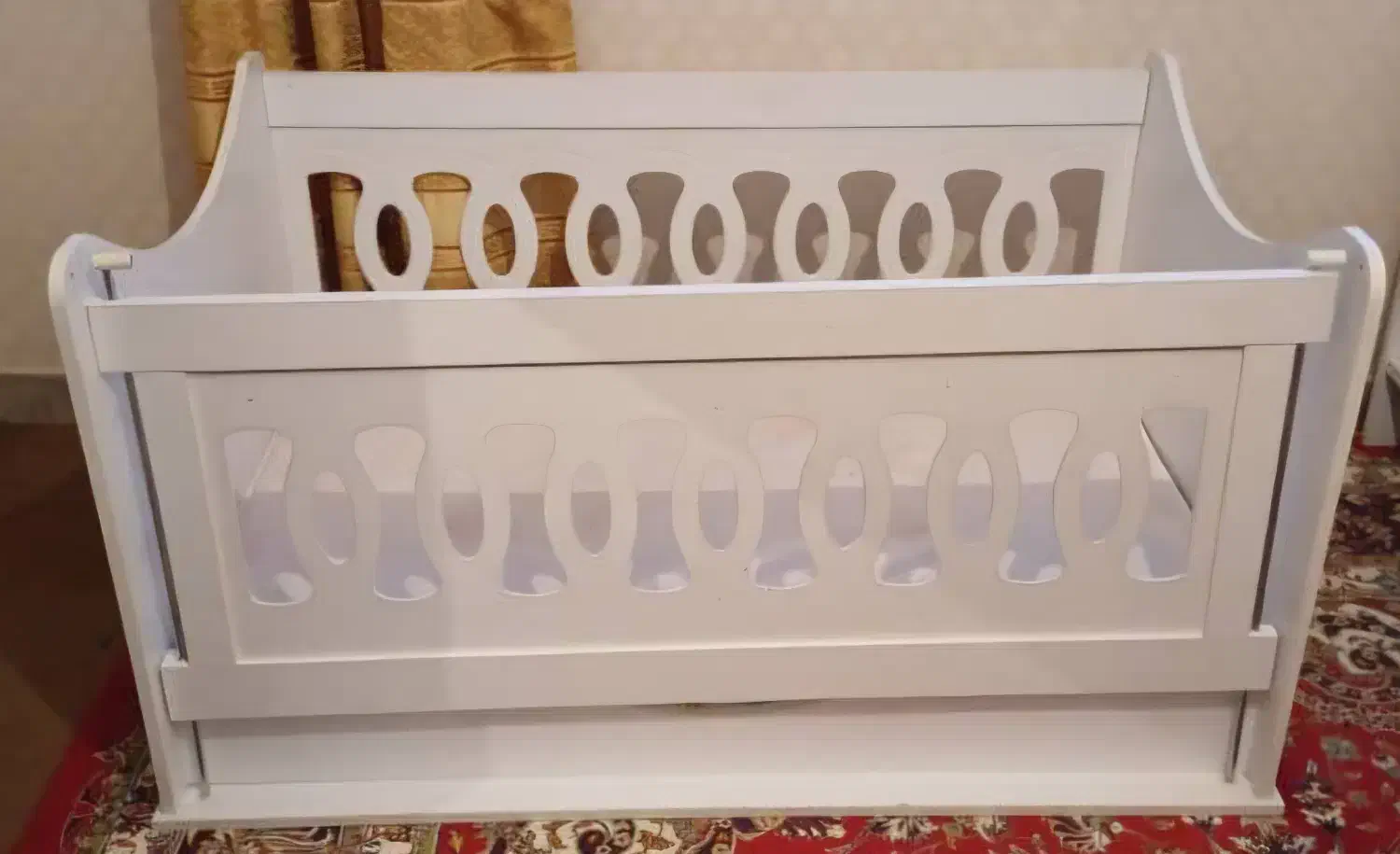 تخت کودک|تخت و صندلی بچه|کرج, ساسانی (قلمستان)|دیوار