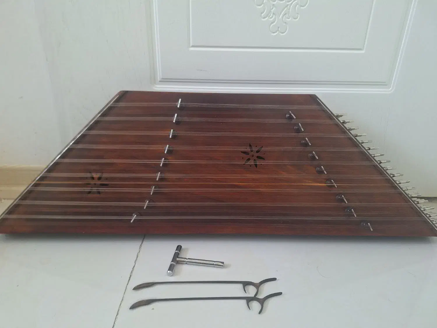 سنتور قدیمی در حد نو با هاردکیس چرم طبیعی با وسایل|سازهای سنتی|مشهد, دانشجو|دیوار