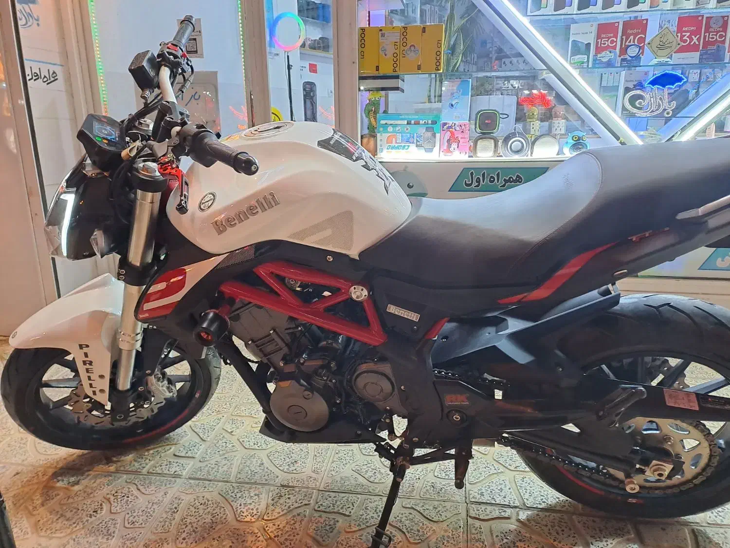 بنلی|موتورسیکلت|بزینه رود, |دیوار