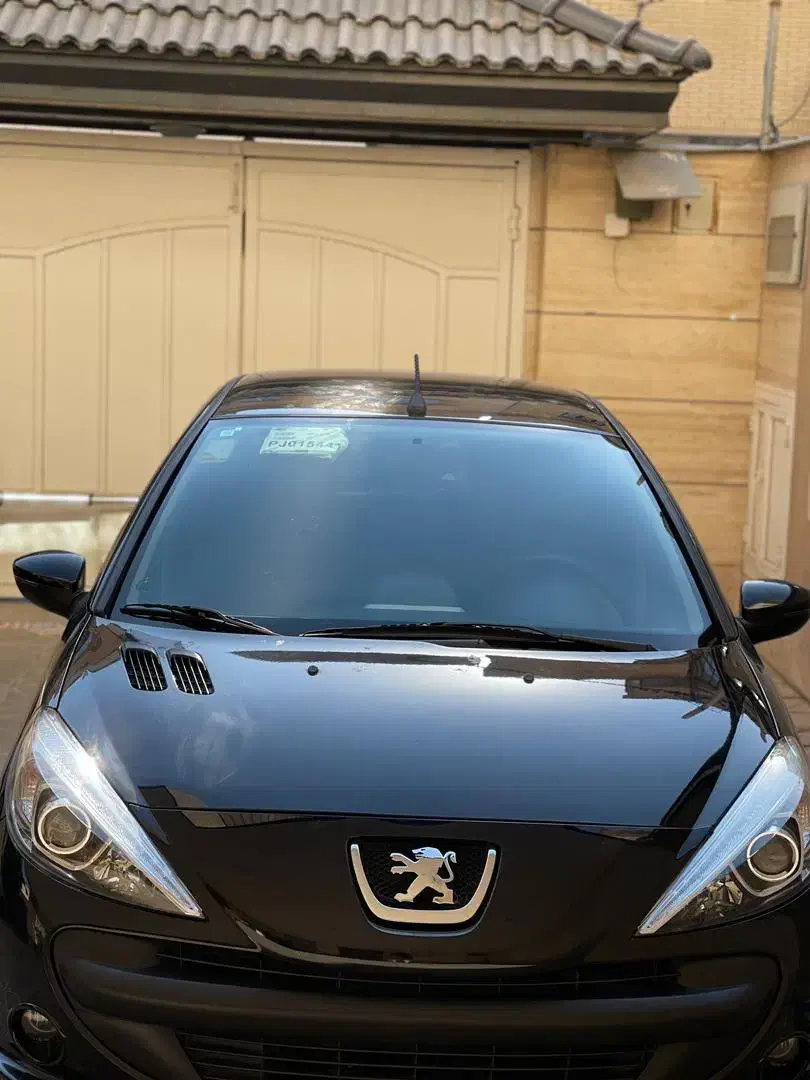 پژو ۲۰۷ اتوماتیک سقف فلز|خودرو سواری و وانت|شیراز, شهرک گلدشت حافظ‎|دیوار
