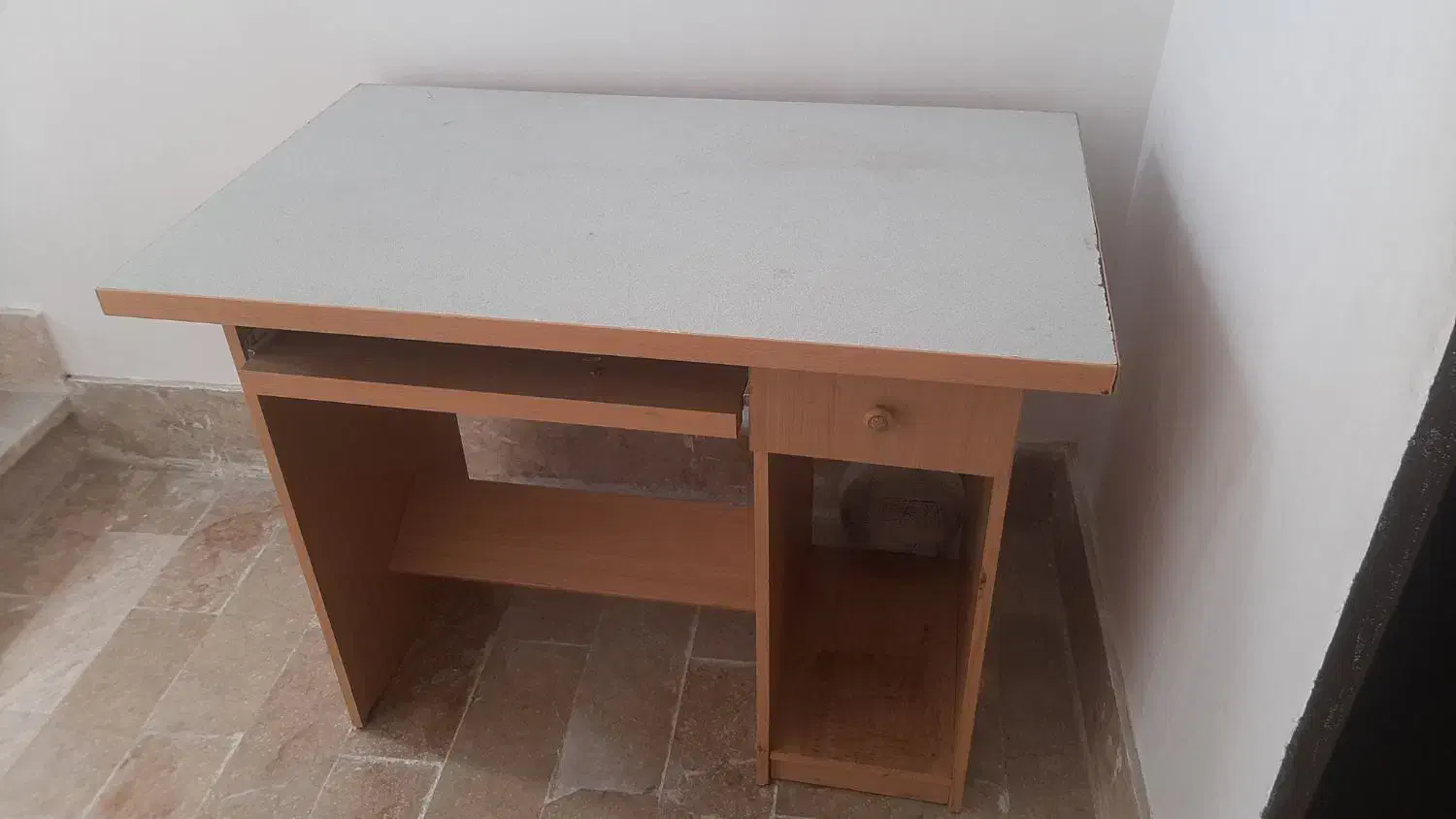 میزتحریروکامپوتر|میز تحریر و کامپیوتر|مشهد, خواجه ربیع|دیوار