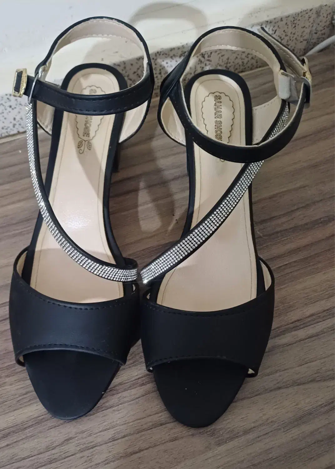 کفش مجلسی|کیف، کفش، کمربند|شیروان (خراسان), |دیوار