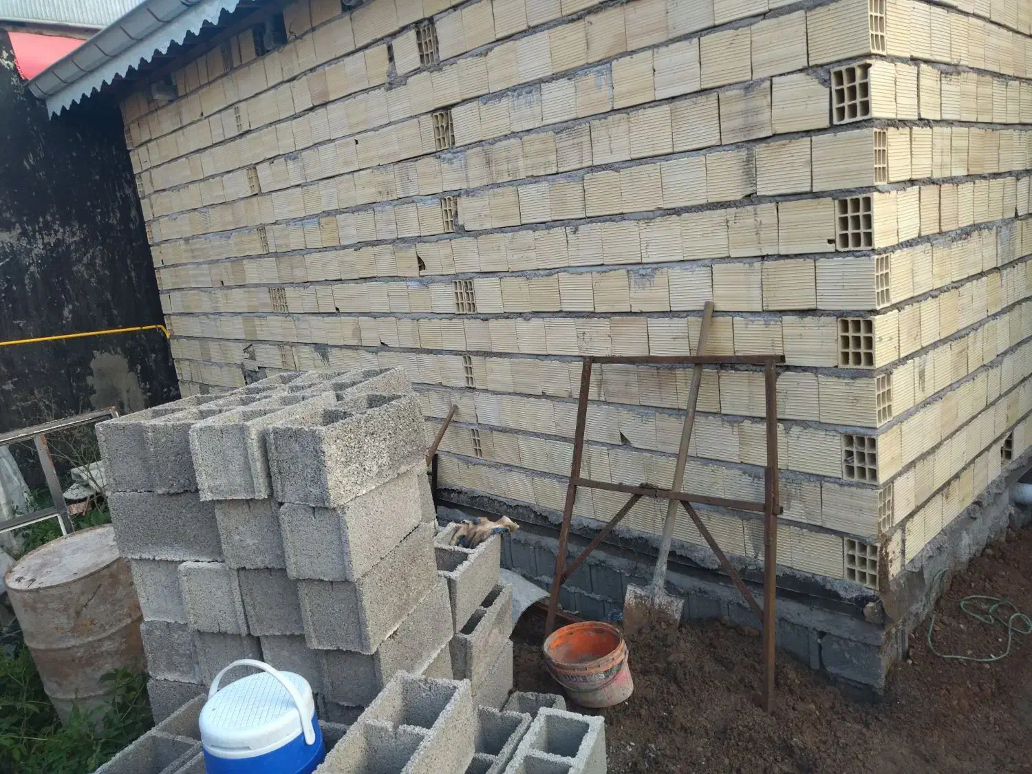 بنایی و کارگری حمل اساس و بار و و مهارت دارم|خدمات پیشه و مهارت|رشت, شهریاران|دیوار