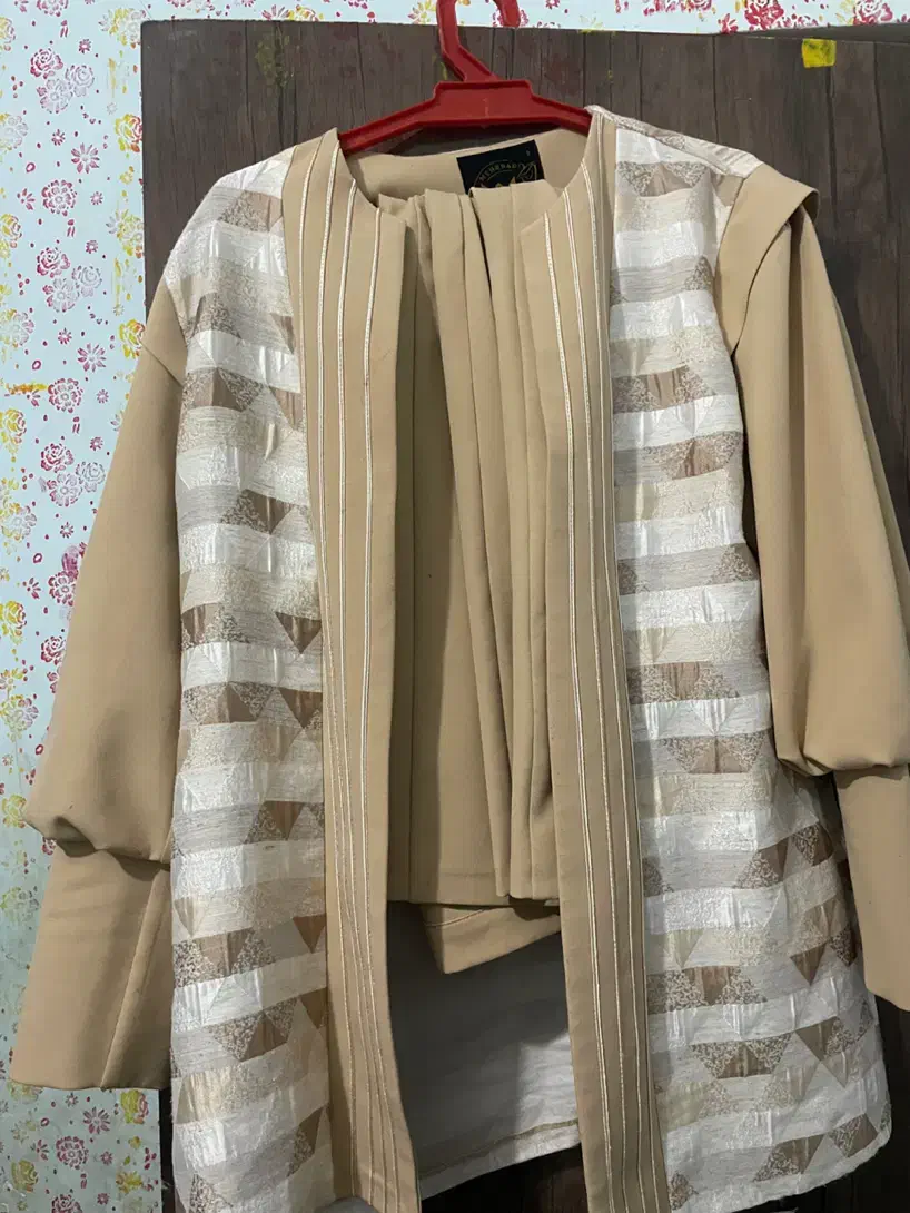 مانتو مجلسی کرم|لباس|قائن, |دیوار